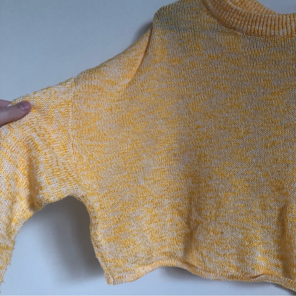 H&M Divided Cropped Sweater - Picture 2 of 3